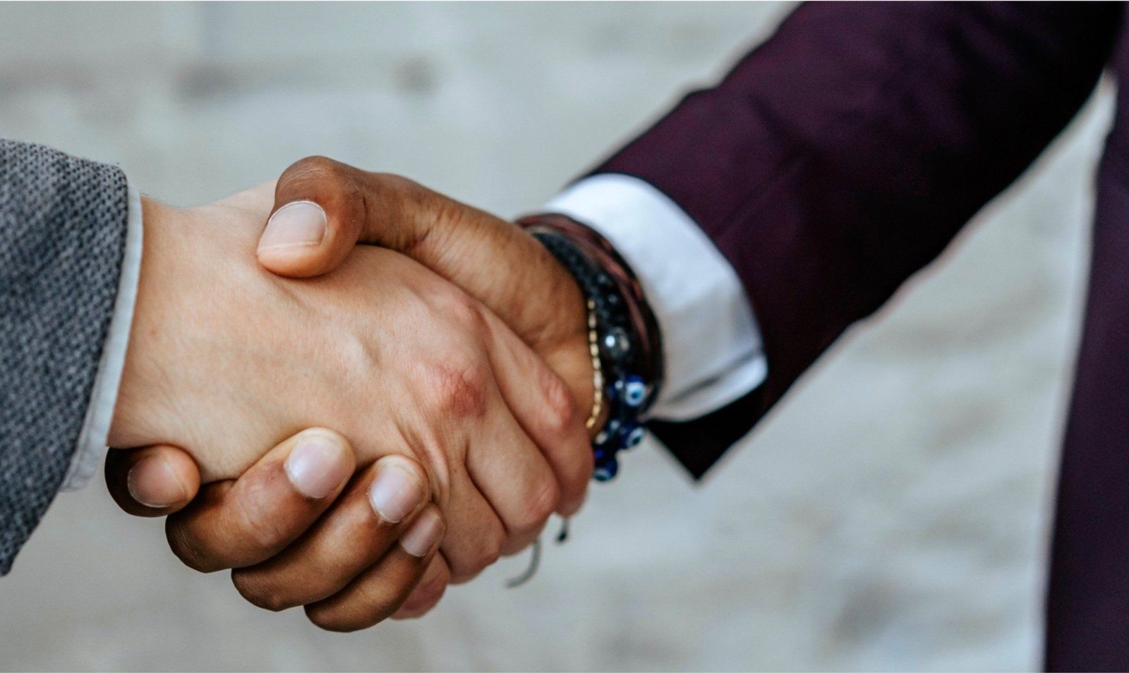 Apretón de manos — relación de confianza con clientes
